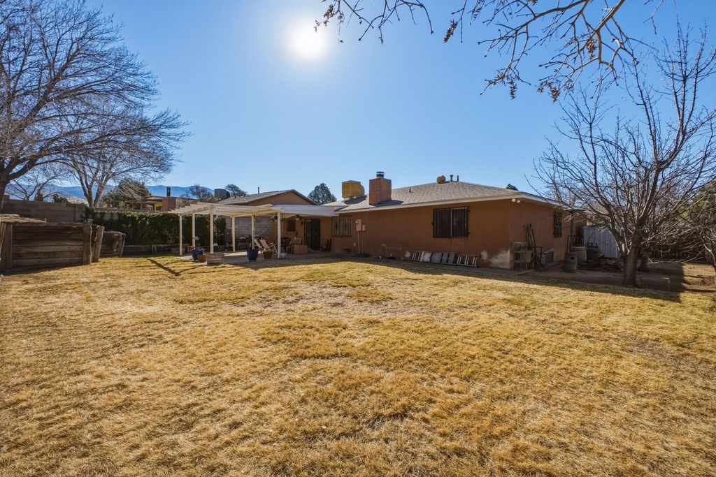 Image 32 of property listing at 11117 Orr Avenue NE, Albuquerque, NM 87111