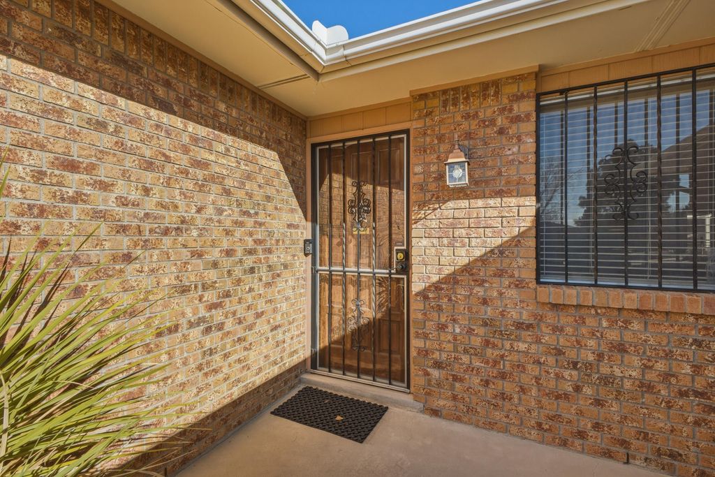 Image 4 of property listing at 11117 Orr Avenue NE, Albuquerque, NM 87111