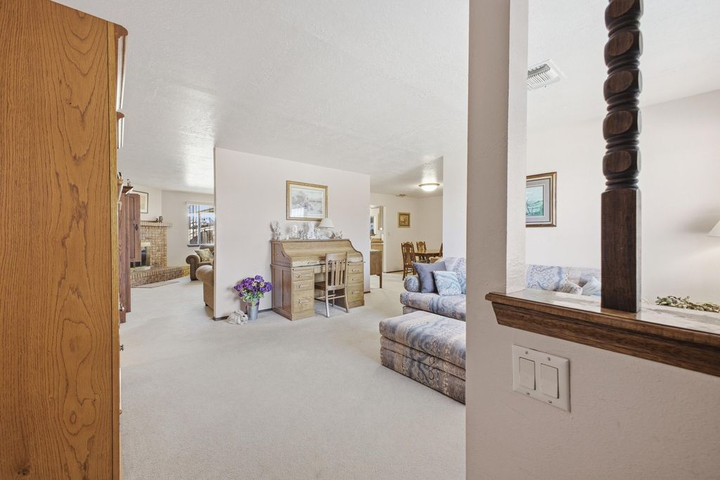 Image 5 of property listing at 11117 Orr Avenue NE, Albuquerque, NM 87111