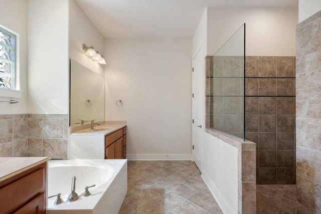 10183 Brangus RD, Driftwood, TX 78619
