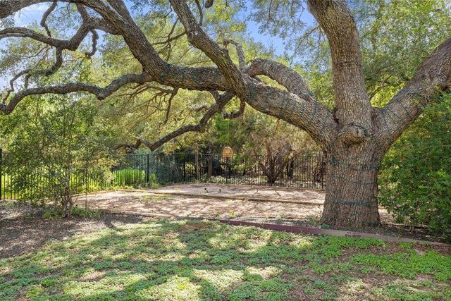 10183 Brangus RD, Driftwood, TX 78619