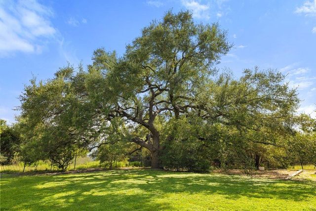 10183 Brangus RD, Driftwood, TX 78619