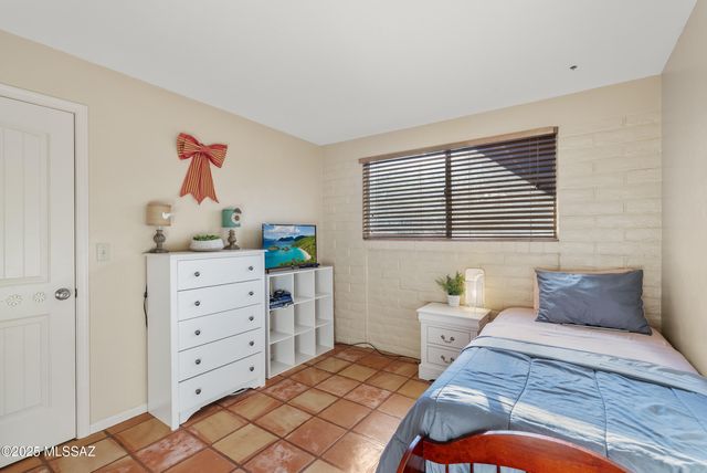 442 N Bull Run Drive, Tucson, AZ 85748
