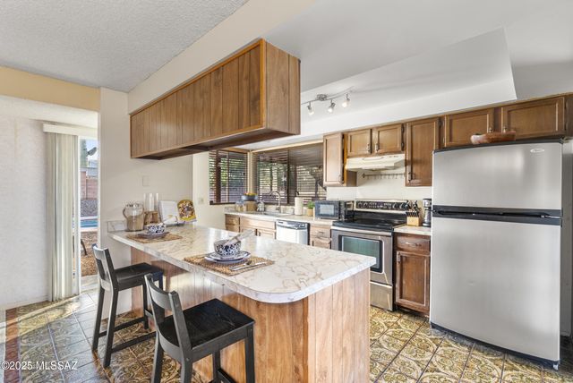 442 N Bull Run Drive, Tucson, AZ 85748