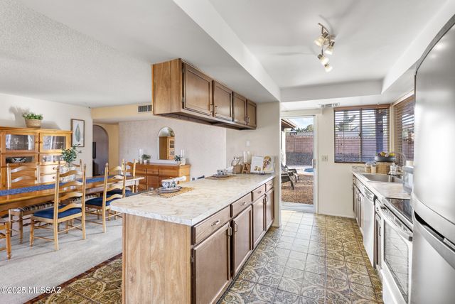 442 N Bull Run Drive, Tucson, AZ 85748