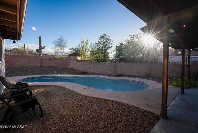 442 N Bull Run Drive, Tucson, AZ 85748