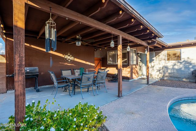 442 N Bull Run Drive, Tucson, AZ 85748