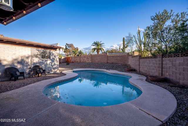 442 N Bull Run Drive, Tucson, AZ 85748