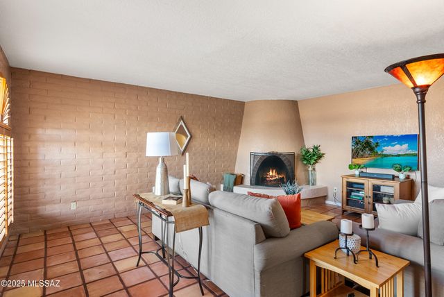 442 N Bull Run Drive, Tucson, AZ 85748