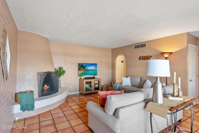442 N Bull Run Drive, Tucson, AZ 85748