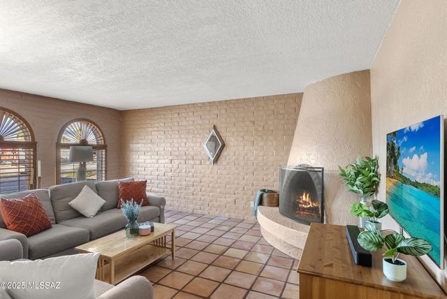 442 N Bull Run Drive, Tucson, AZ 85748
