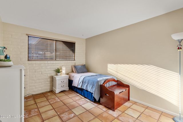 442 N Bull Run Drive, Tucson, AZ 85748