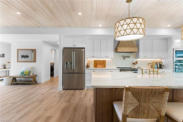 954 Whelk DR, Sanibel, FL 33957