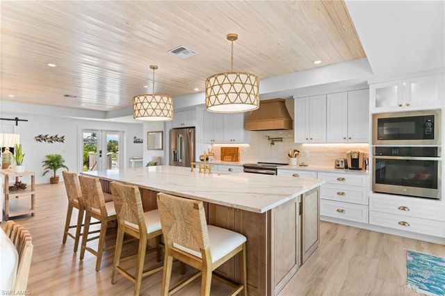954 Whelk DR, Sanibel, FL 33957