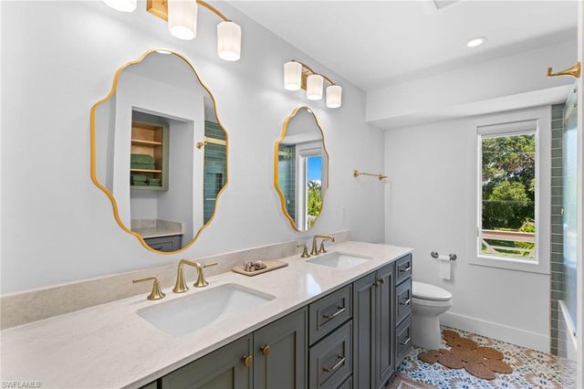 954 Whelk DR, Sanibel, FL 33957