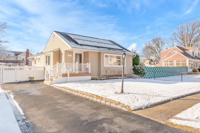 265 S 4th Street, Lindenhurst, NY 11757