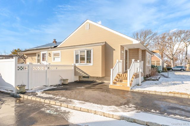 265 S 4th Street, Lindenhurst, NY 11757