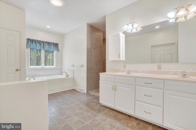 4192 EVERGREEN RD, Felton, PA 17322