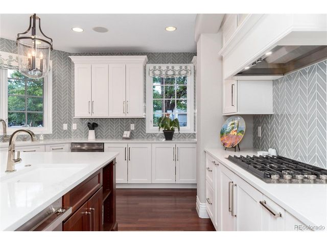 4450 W Caspian Cir, Littleton, CO 80128