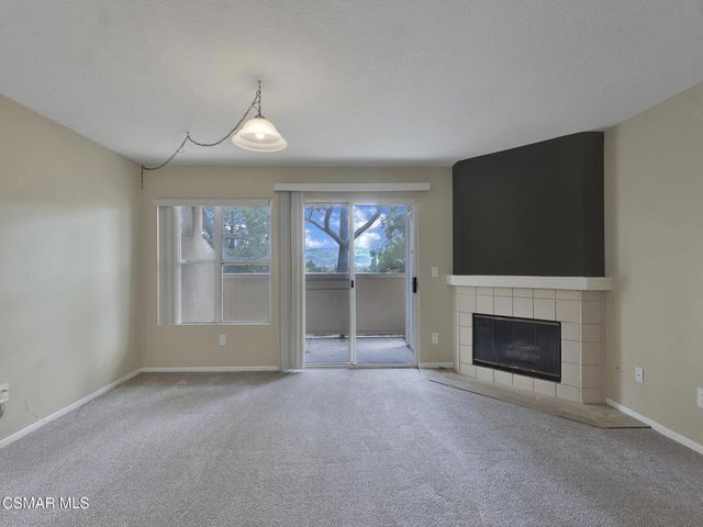 2731 Erringer Road 28, Simi Valley, CA 93065