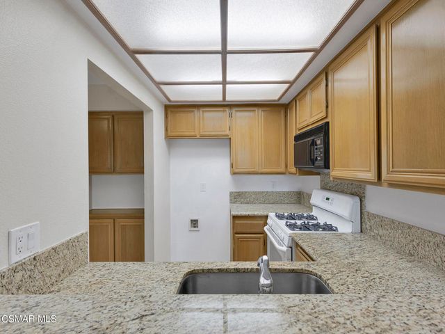 2731 Erringer Road 28, Simi Valley, CA 93065