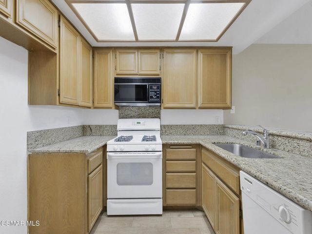 2731 Erringer Road 28, Simi Valley, CA 93065