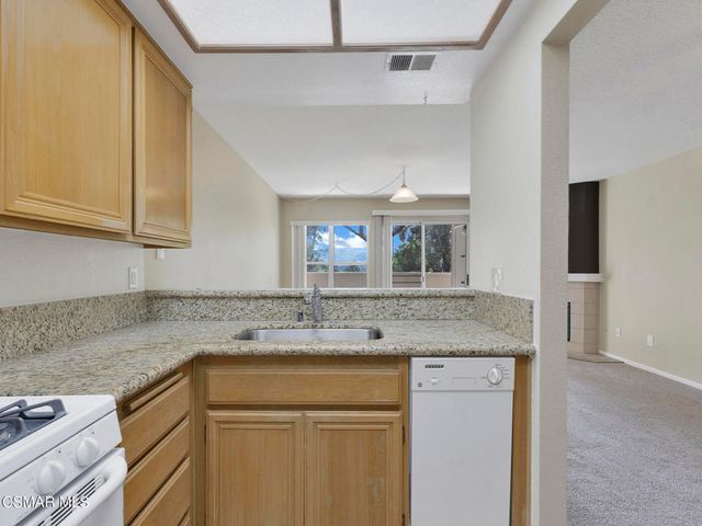 2731 Erringer Road 28, Simi Valley, CA 93065