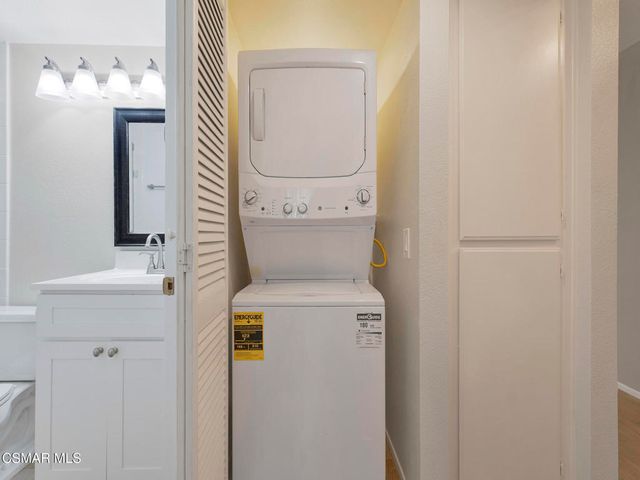 2731 Erringer Road 28, Simi Valley, CA 93065