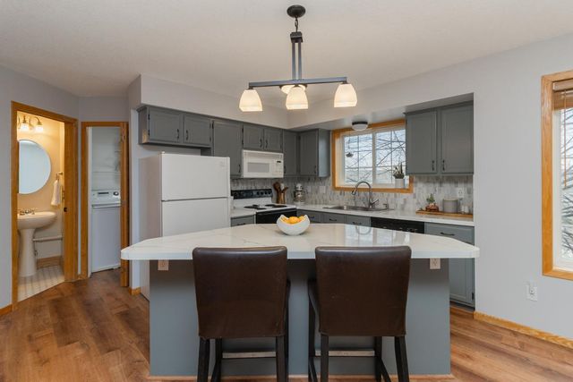 18358 Coneflower Lane, Eden Prairie, MN 55346