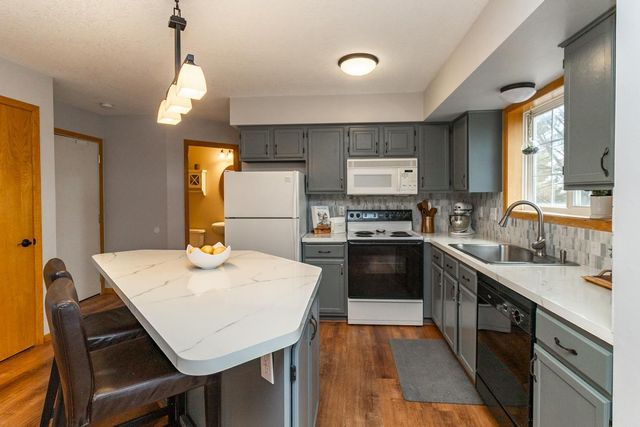 18358 Coneflower Lane, Eden Prairie, MN 55346