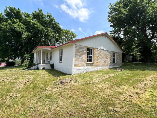 724 E South Avenue, Harrison, AR 72601