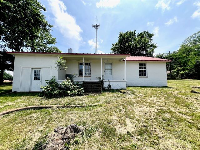 724 E South Avenue, Harrison, AR 72601