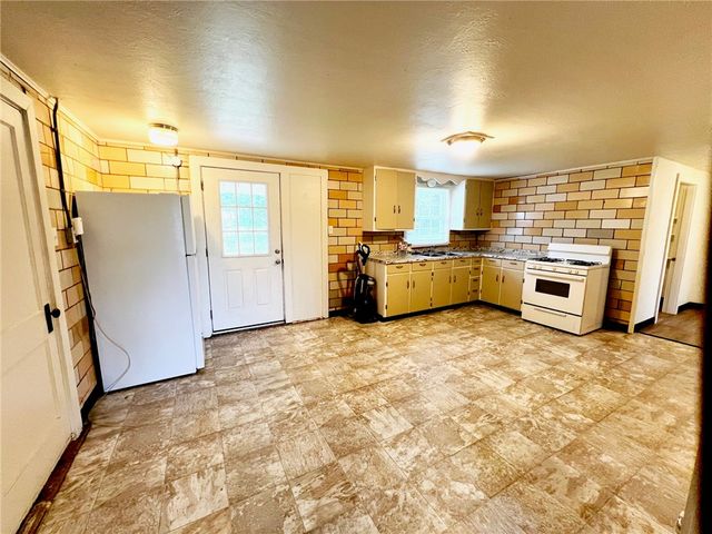 724 E South Avenue, Harrison, AR 72601