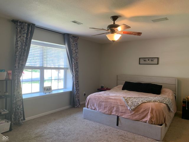 2887 Prairie Stream Way, Columbus, IN 47203