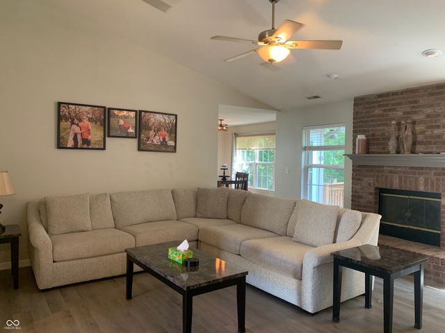 2887 Prairie Stream Way, Columbus, IN 47203