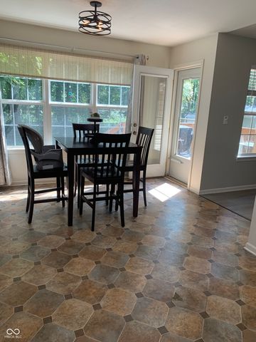 2887 Prairie Stream Way, Columbus, IN 47203