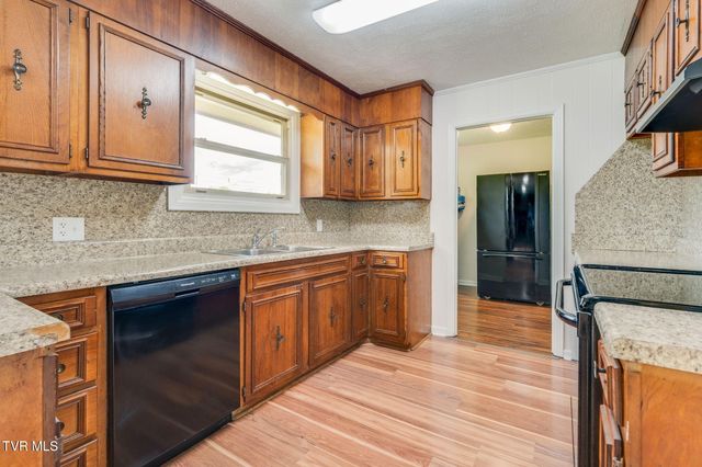 802 Sir Echo Drive, Kingsport, TN 37663