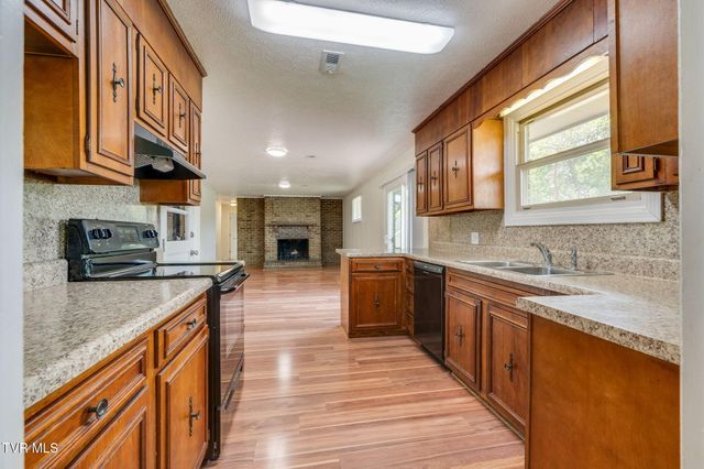 802 Sir Echo Drive, Kingsport, TN 37663