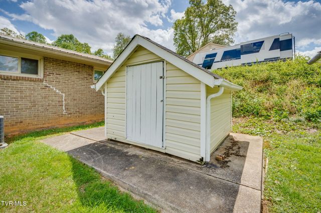 802 Sir Echo Drive, Kingsport, TN 37663