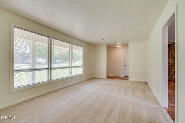 802 Sir Echo Drive, Kingsport, TN 37663