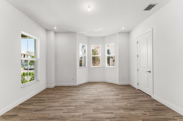 910 SW Newfield Avenue, Palm City, FL 34990