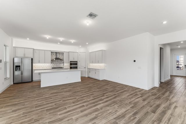 910 SW Newfield Avenue, Palm City, FL 34990