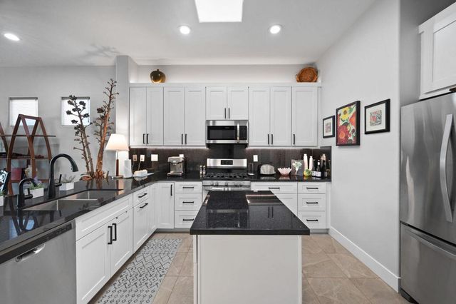 105 N Kavenish Drive, Rancho Mirage, CA 92270