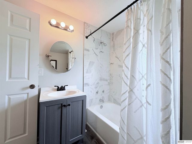 4360 Laurel Avenue, Omaha, NE 68111