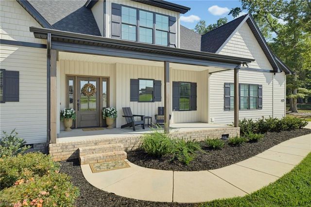 7714 Dovefield Drive, Stokesdale, NC 27357