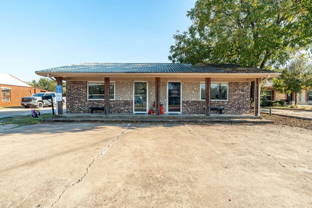 658 E Washington Street, Stephenville, TX 76401