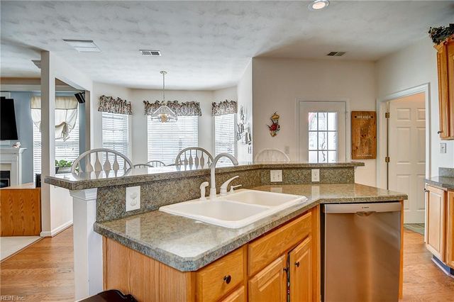 1409 Glenwood Links LN, Virginia Beach, VA 23464