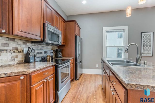 221 W 23rd St, Sioux Falls, SD 57105