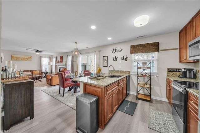 105 Seaside LN, Virginia Beach, VA 23462