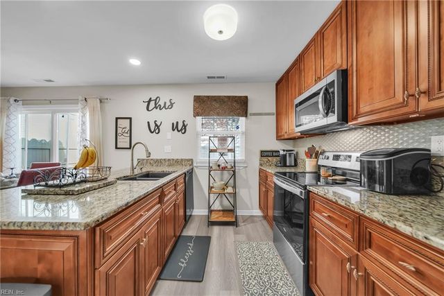 105 Seaside LN, Virginia Beach, VA 23462